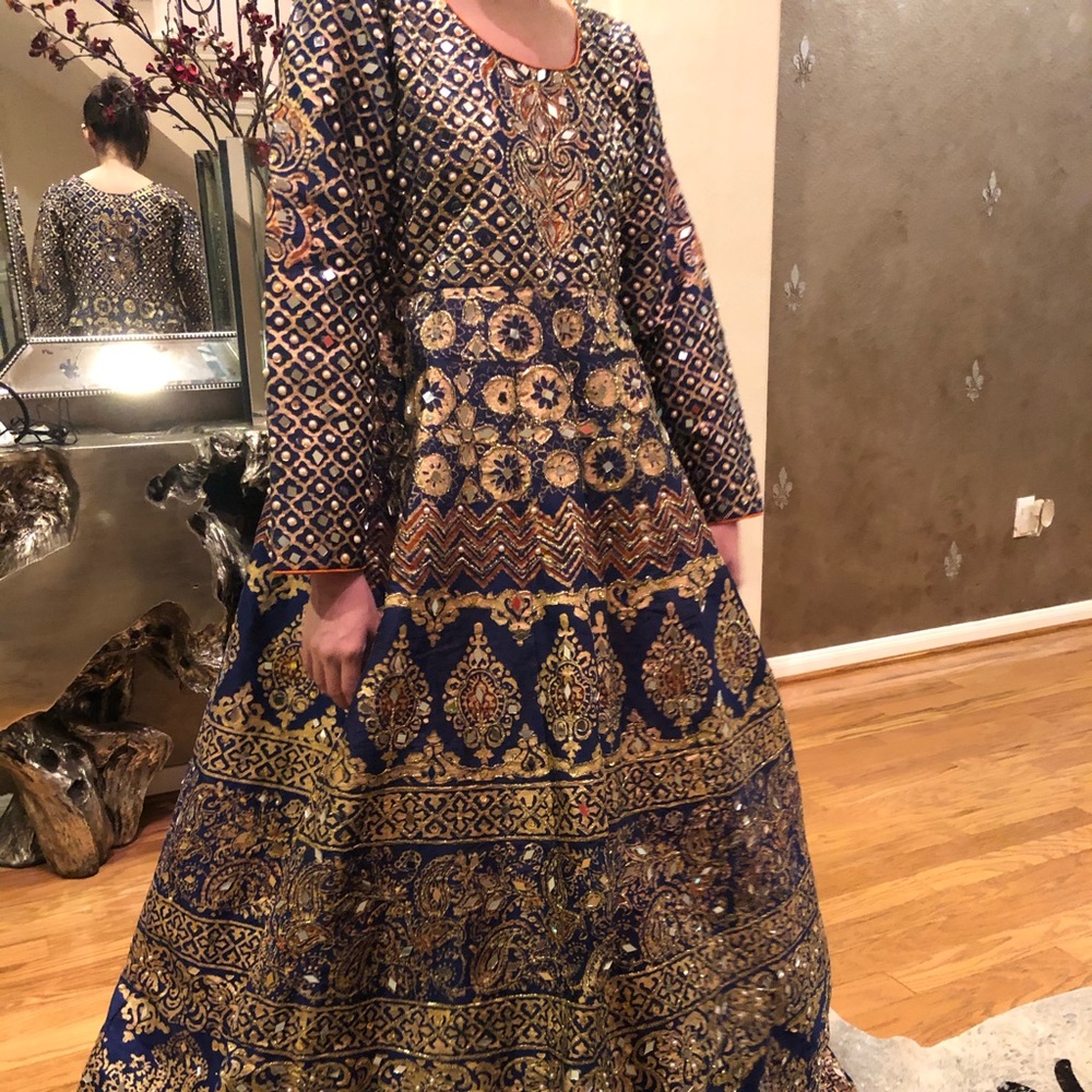 Luxury formal wear gown/ maxi